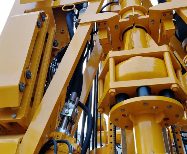 Braided Hydraulic Hose with Small Bend